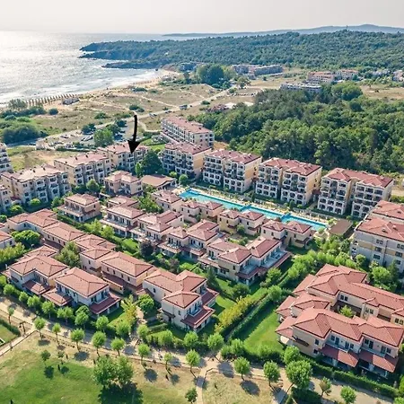 Green Life Seaview Elegance Apartment